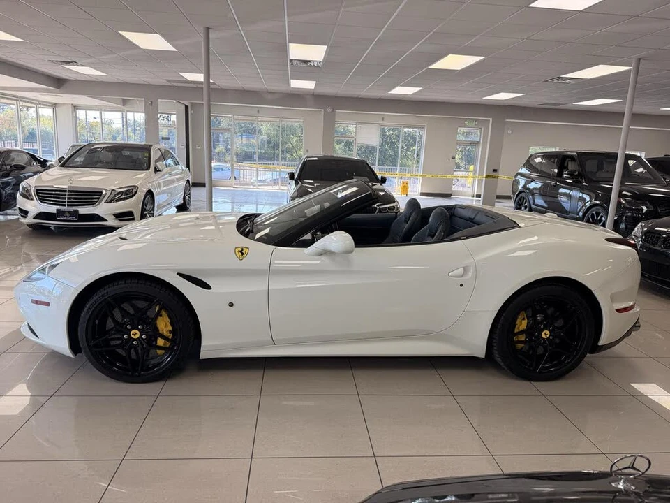 2015 Ferrari California T - Image 6 of 31