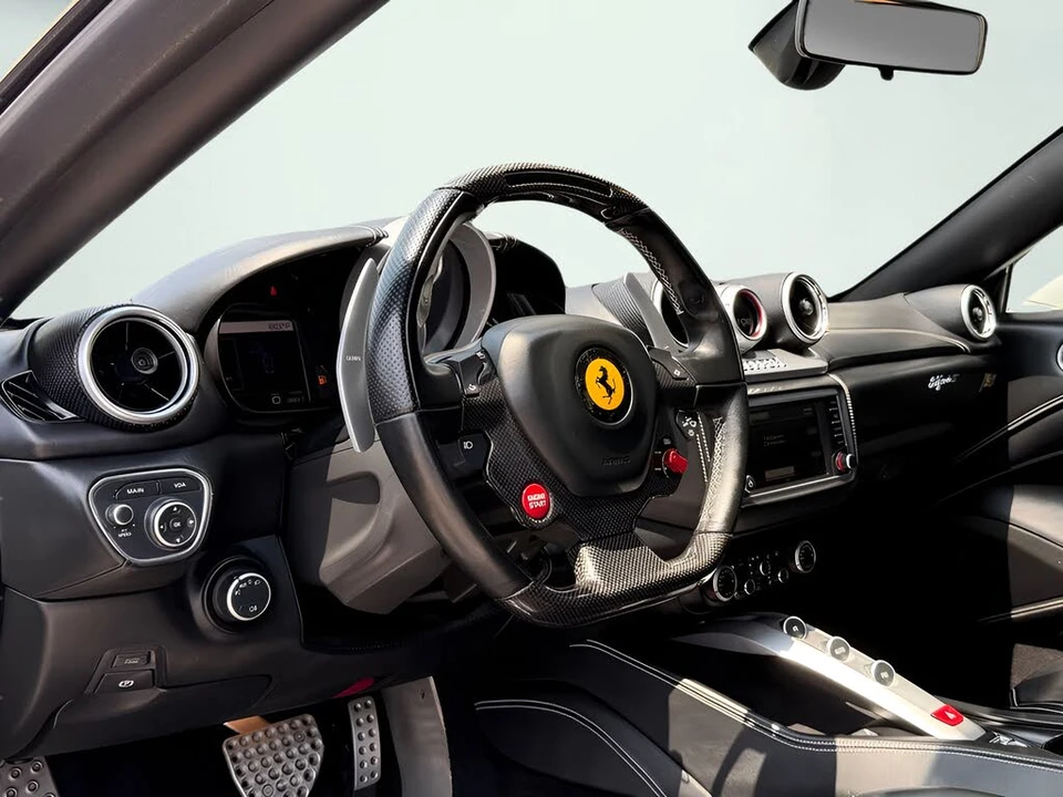 2015 Ferrari California T - Image 10 of 31