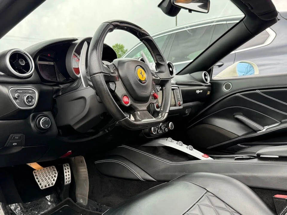 2015 Ferrari California T - Image 2 of 31