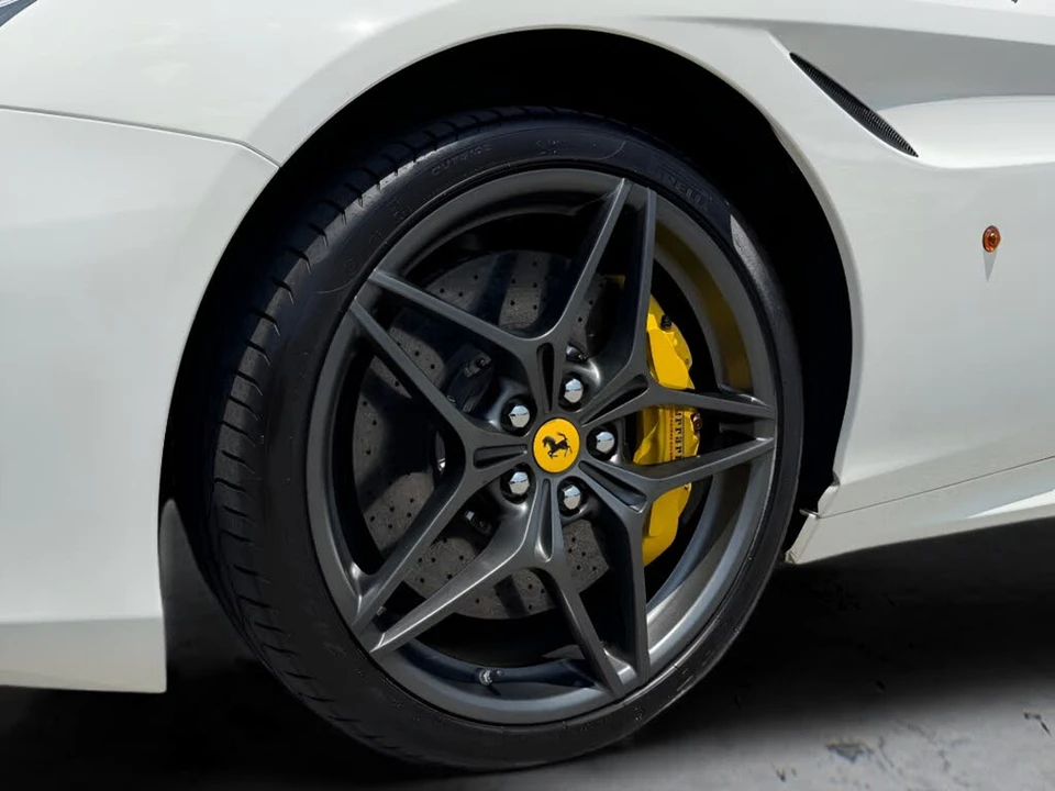 2015 Ferrari California T - Image 4 of 31