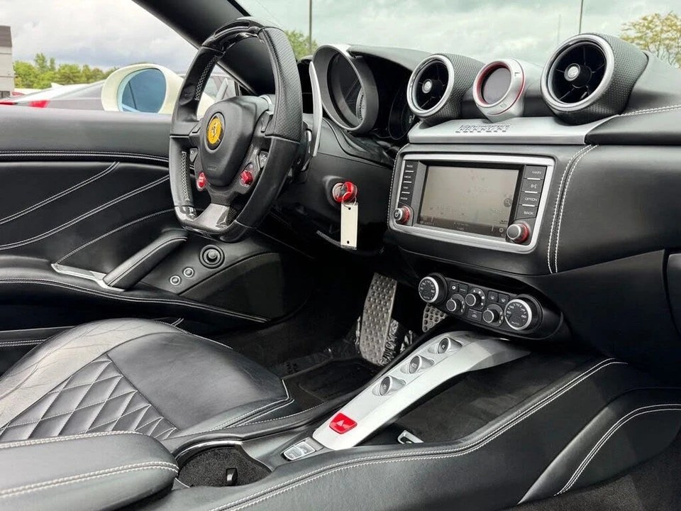 2015 Ferrari California T - Image 26 of 31