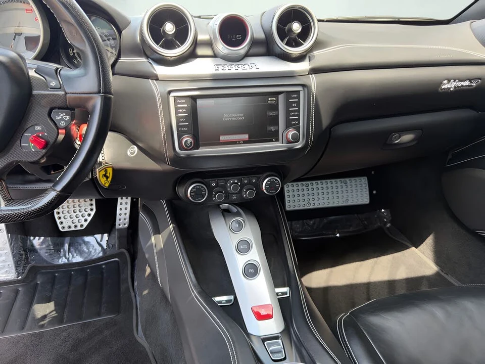2015 Ferrari California T - Image 26 of 31