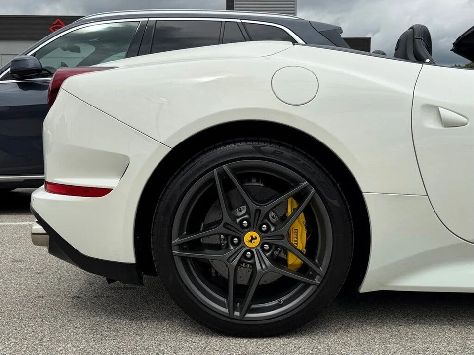 2015 Ferrari California T - Image 23 of 31