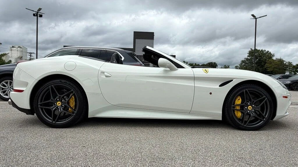 2015 Ferrari California T - Image 9 of 31