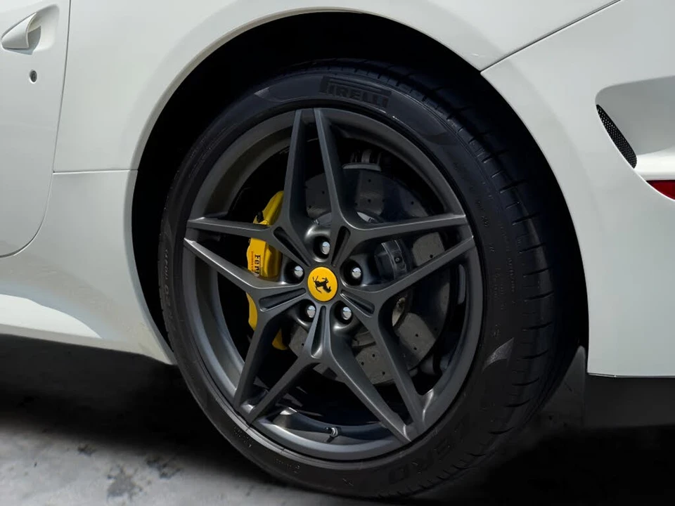 2015 Ferrari California T - Image 14 of 31