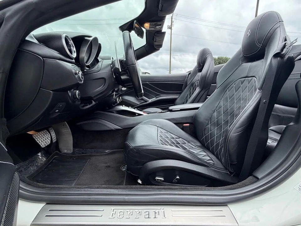 2015 Ferrari California T - Image 16 of 31