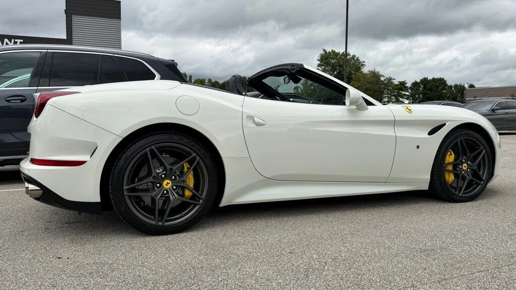 2015 Ferrari California T - Image 8 of 31
