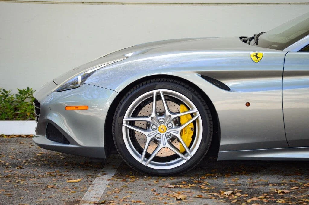 2015 Ferrari California T - Image 10 of 31