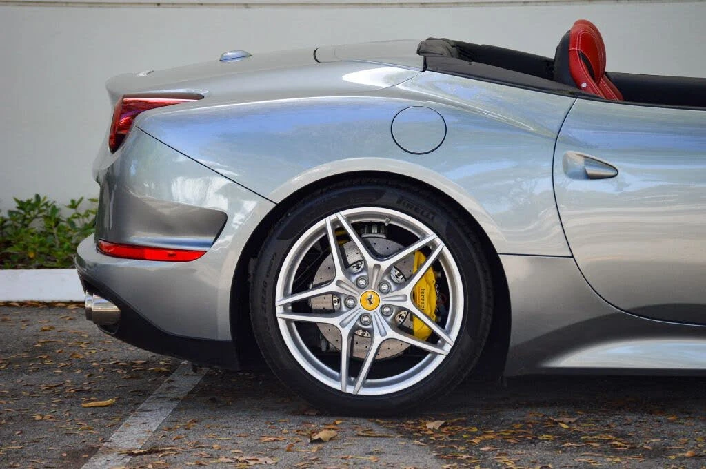 2015 Ferrari California T - Image 24 of 31
