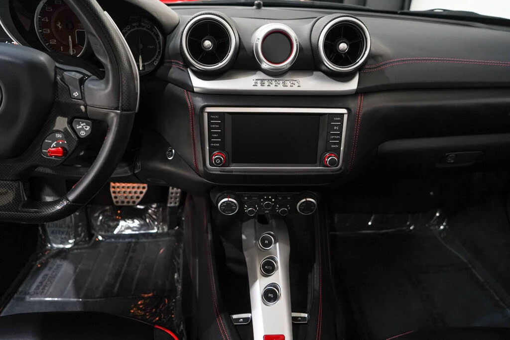 2015 Ferrari California T - Image 12 of 31