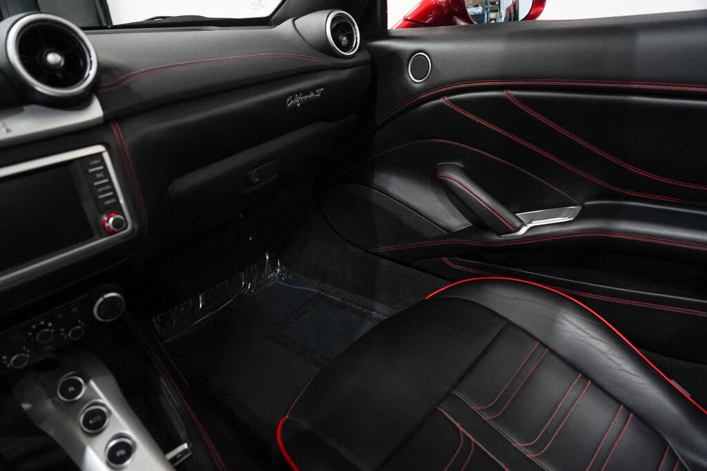2015 Ferrari California T - Image 14 of 31