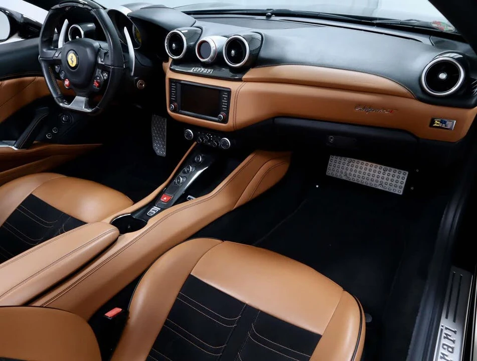 2015 Ferrari California T - Image 14 of 31