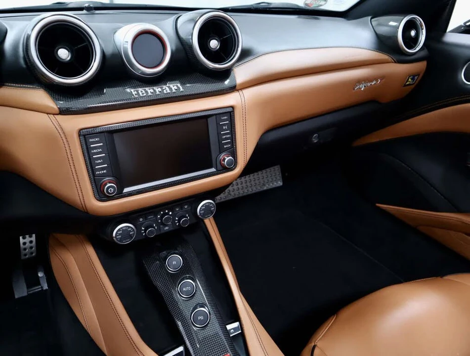 2015 Ferrari California T - Image 26 of 31