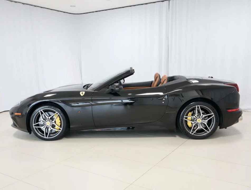 2015 Ferrari California T - Image 2 of 31