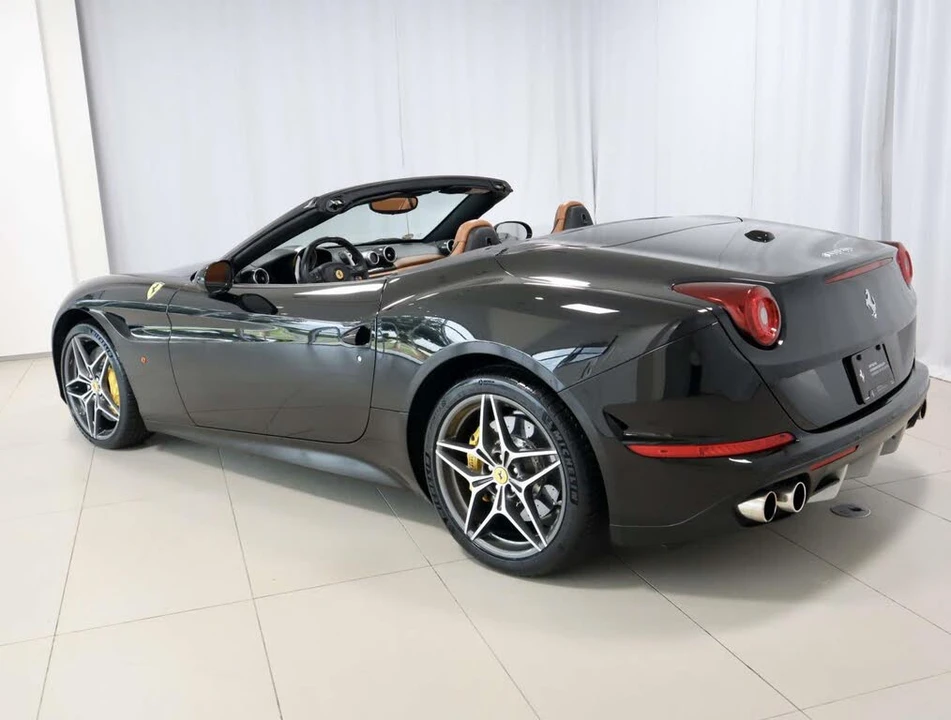 2015 Ferrari California T - Image 3 of 31