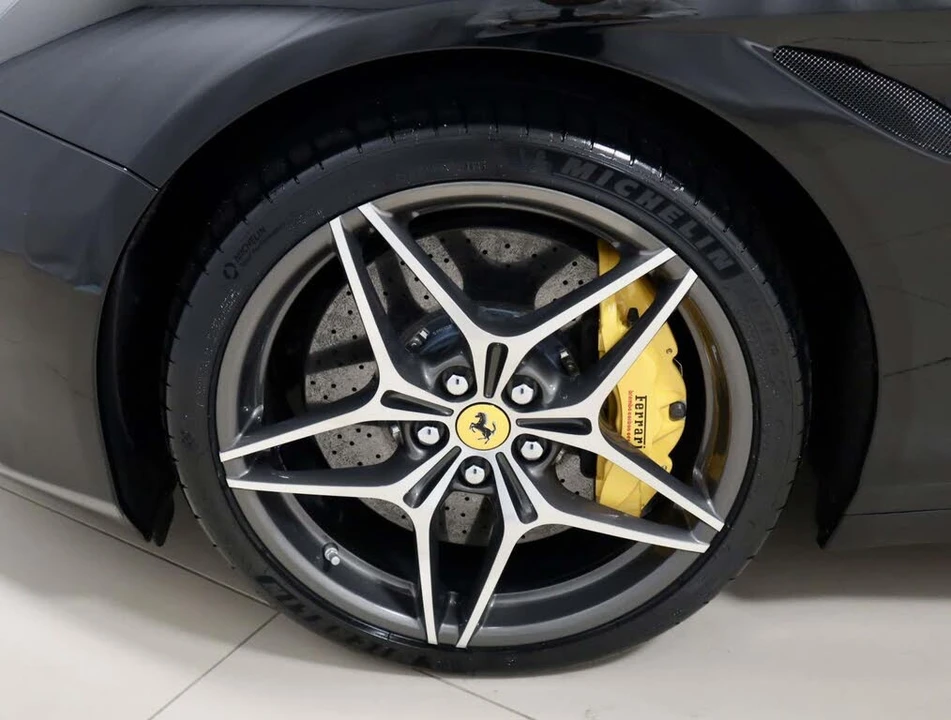 2015 Ferrari California T - Image 9 of 31