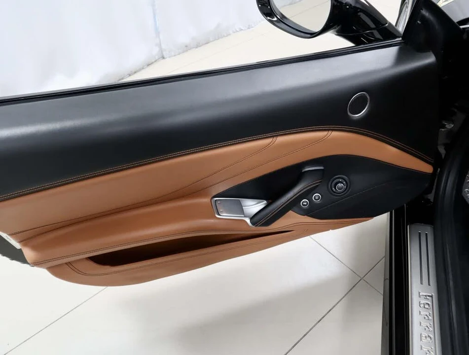 2015 Ferrari California T - Image 16 of 31
