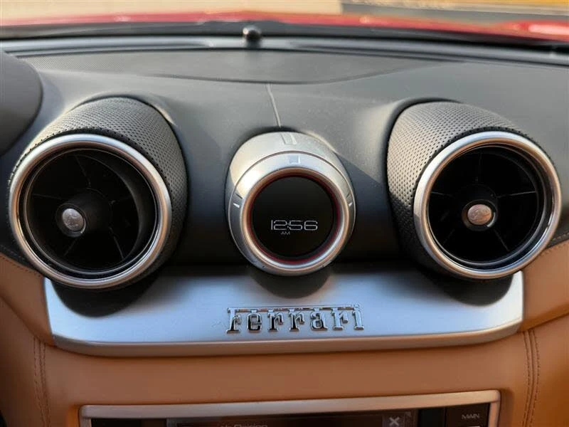 2015 Ferrari California T - Image 14 of 17