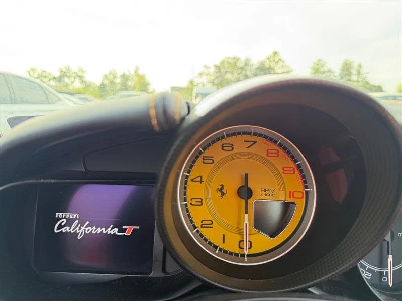 2015 Ferrari California T - Image 16 of 17