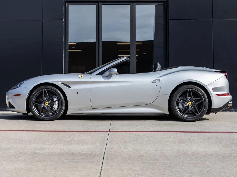 2015 Ferrari California T - Image 10 of 31