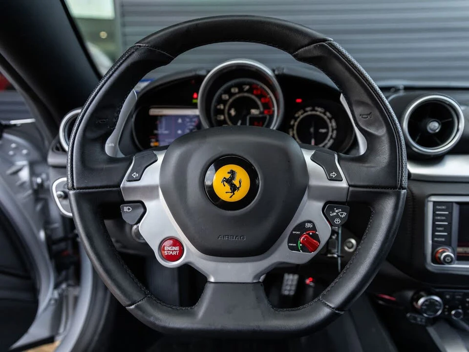 2015 Ferrari California T - Image 30 of 31