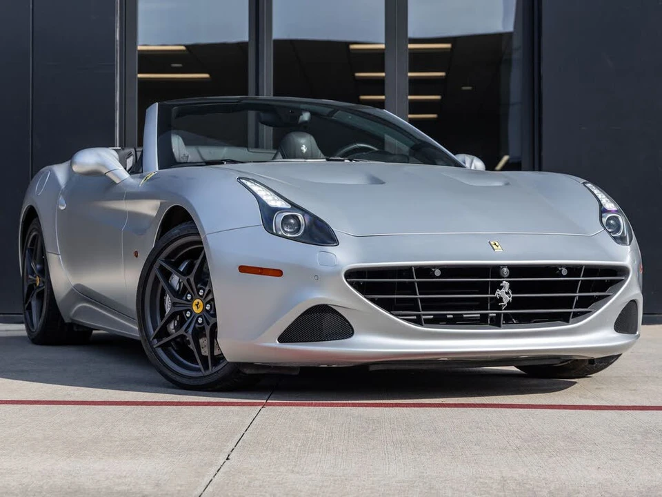 2015 Ferrari California T - Image 2 of 31