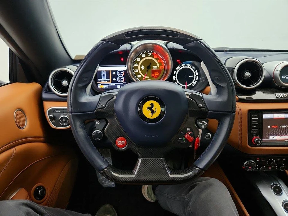 2015 Ferrari California T - Image 16 of 31