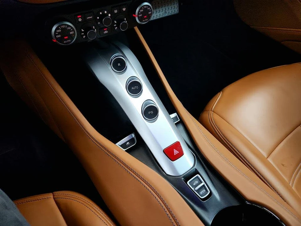 2015 Ferrari California T - Image 17 of 31