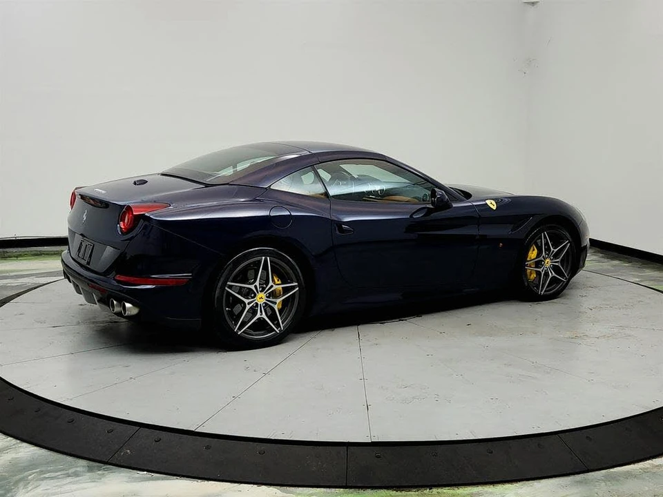2015 Ferrari California T - Image 5 of 31