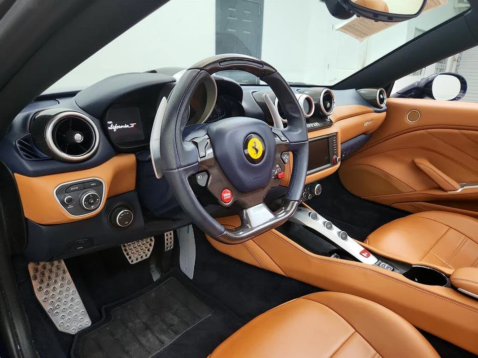 2015 Ferrari California T - Image 13 of 31
