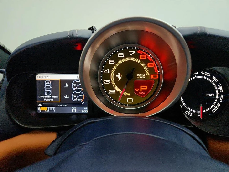 2015 Ferrari California T - Image 15 of 31
