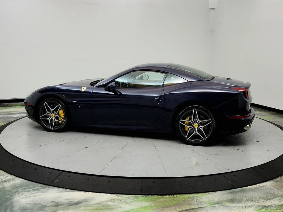 2015 Ferrari California T - Image 8 of 31