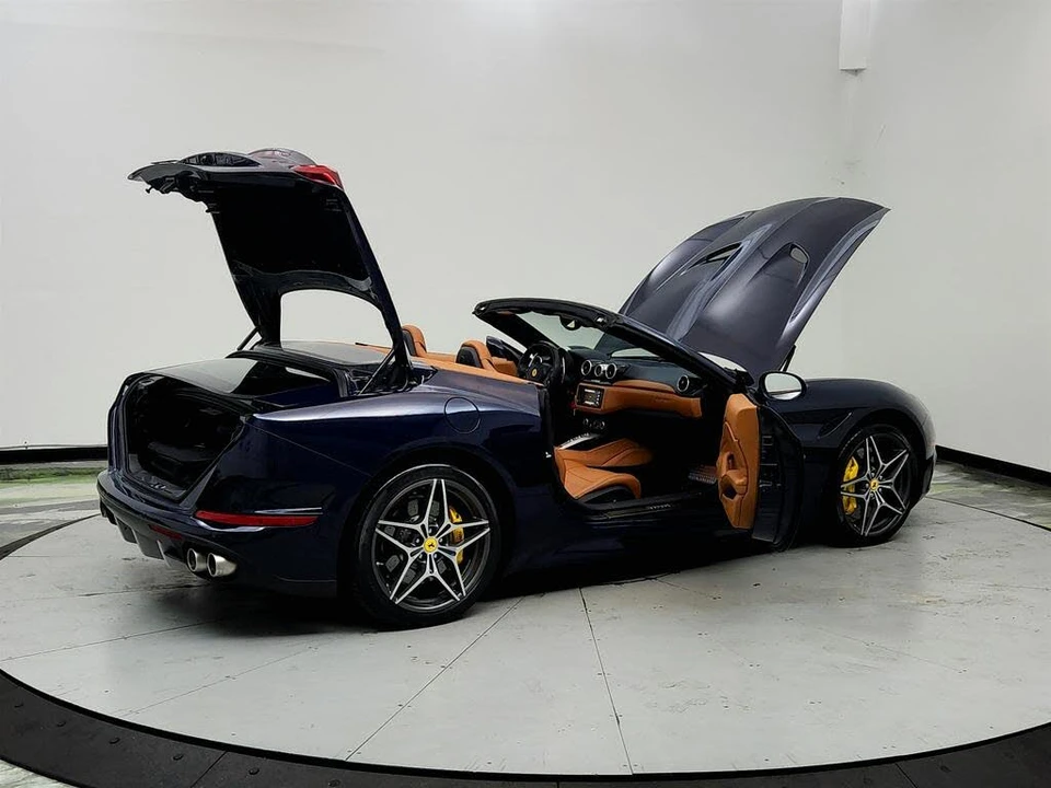 2015 Ferrari California T - Image 11 of 31