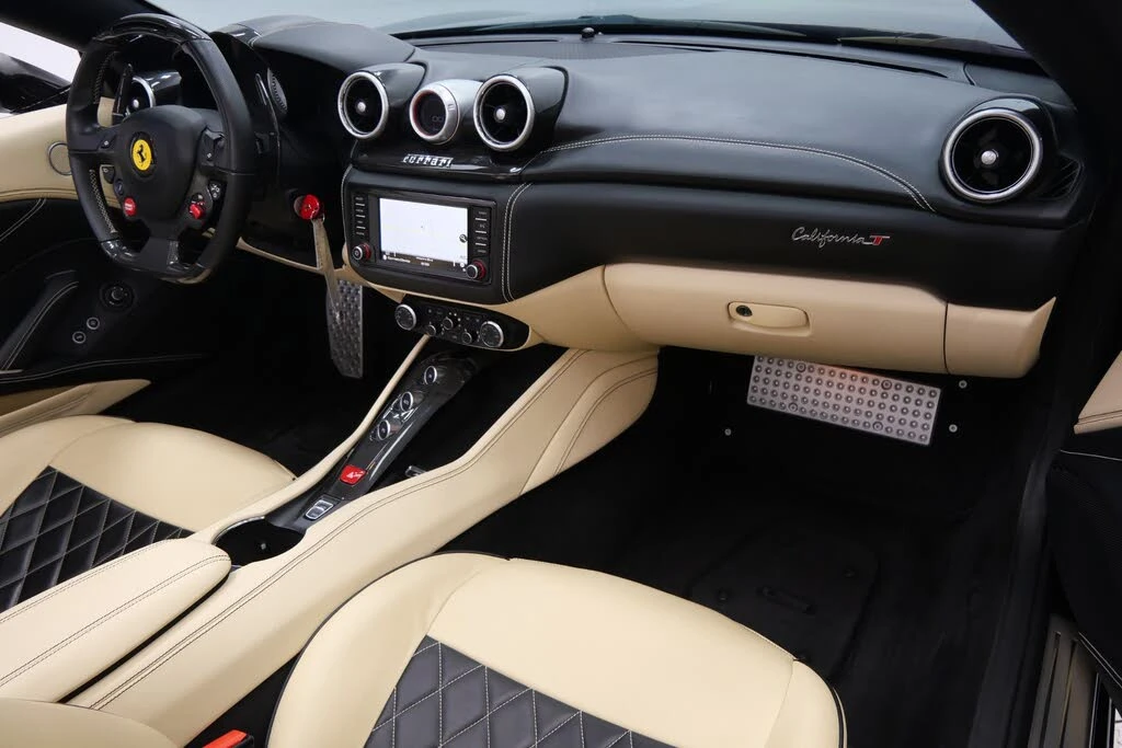2015 Ferrari California T - Image 14 of 31