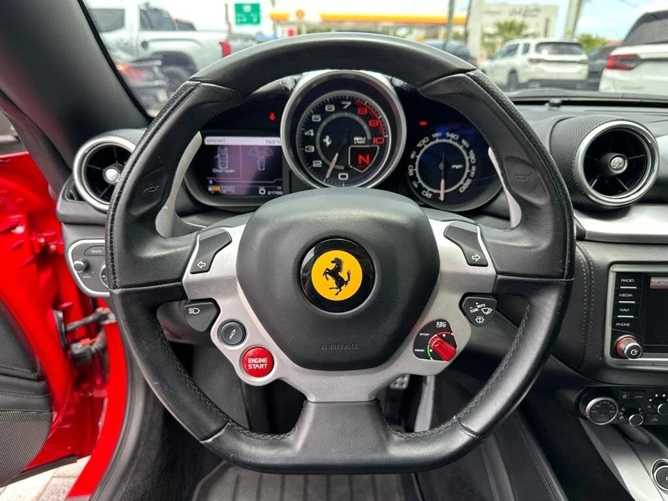 2015 Ferrari California T - Image 25 of 31
