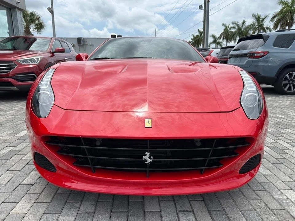 2015 Ferrari California T - Image 2 of 31