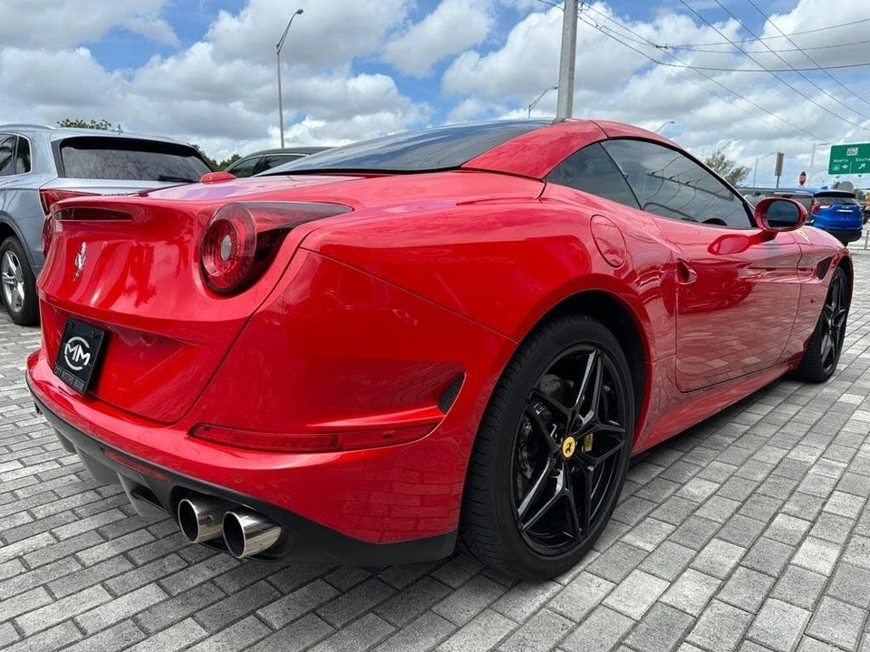 2015 Ferrari California T - Image 10 of 31