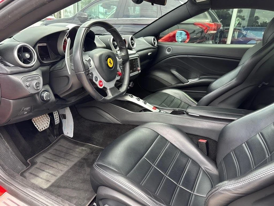2015 Ferrari California T - Image 24 of 31