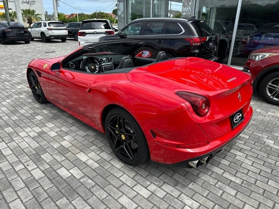 2015 Ferrari California T - Image 16 of 31