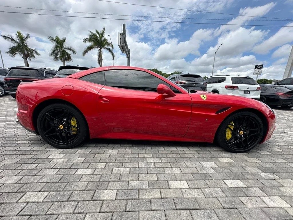 2015 Ferrari California T - Image 11 of 31