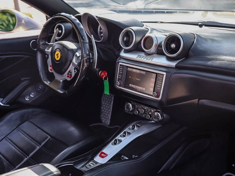 2015 Ferrari California T - Image 31 of 31