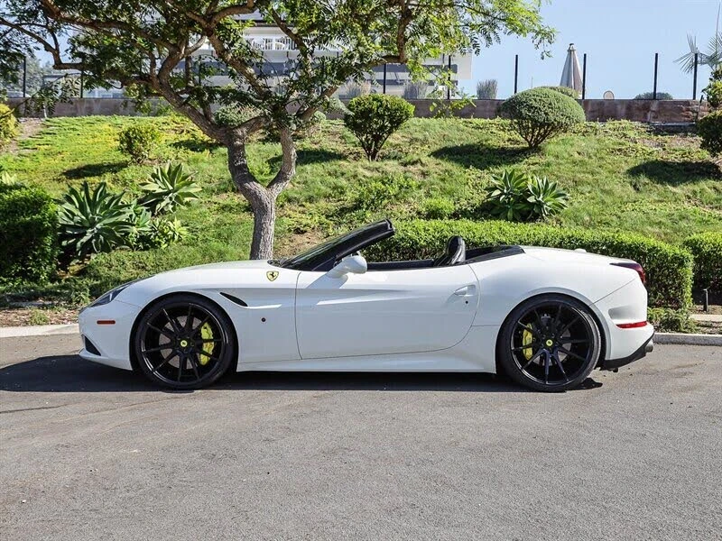 2015 Ferrari California T - Image 2 of 31