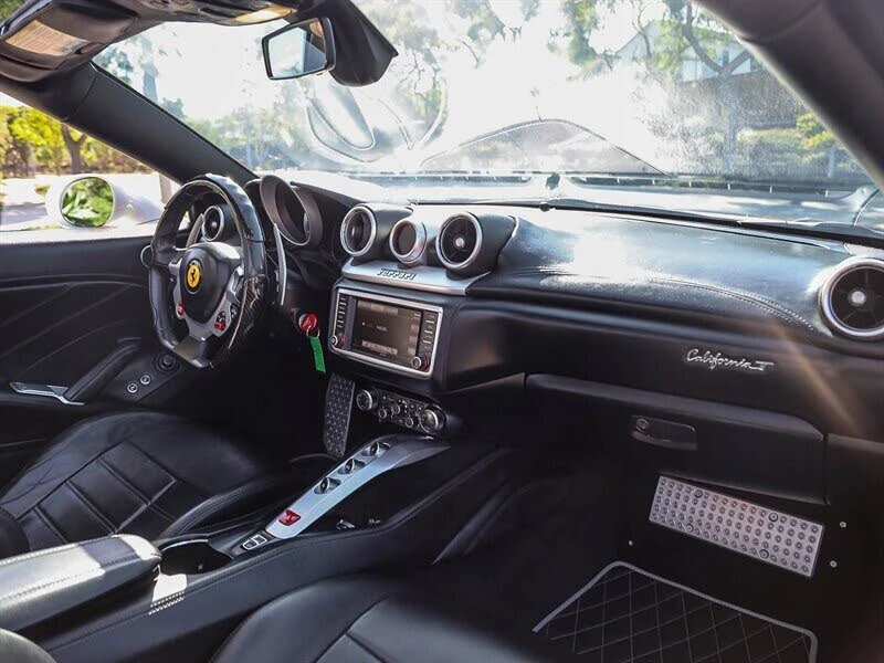 2015 Ferrari California T - Image 30 of 31