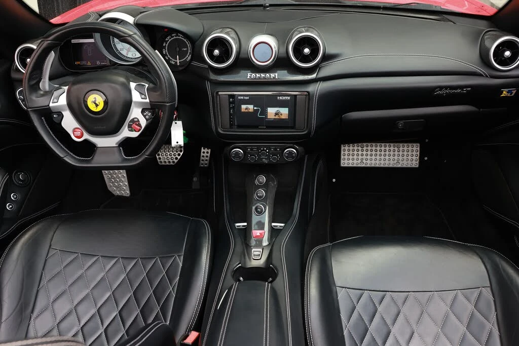 2015 Ferrari California T - Image 2 of 31