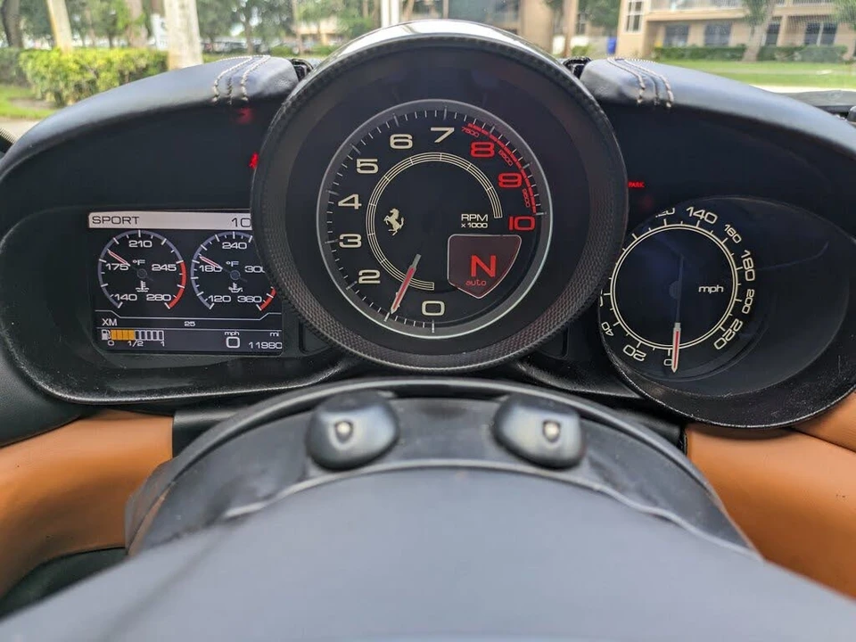 2015 Ferrari California T - Image 29 of 31