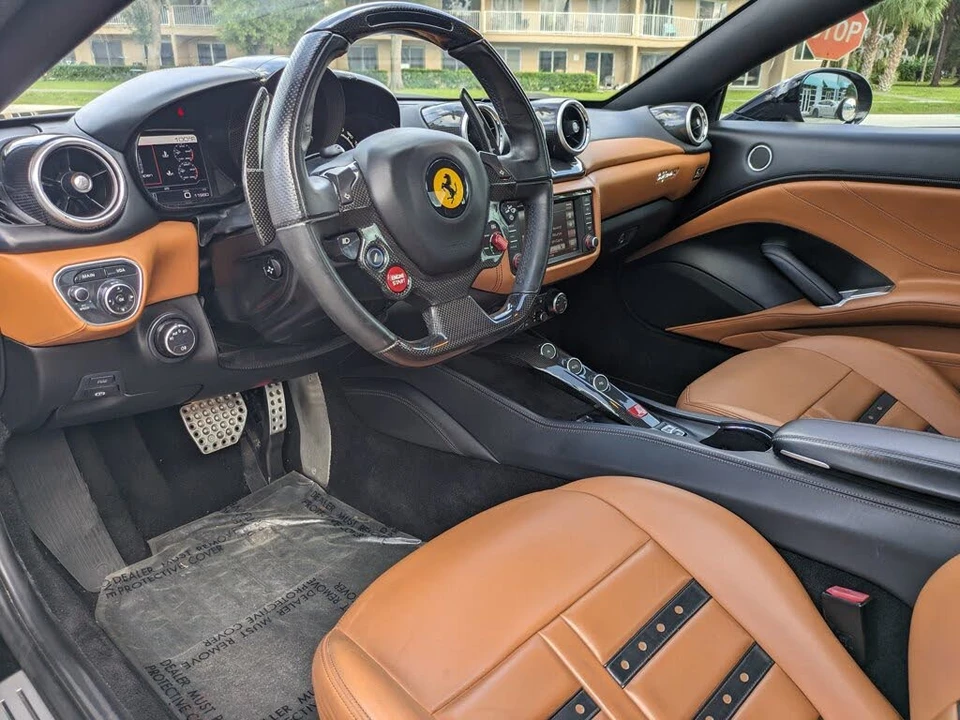 2015 Ferrari California T - Image 16 of 31