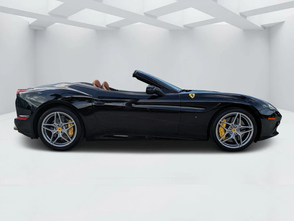 2015 Ferrari California T - Image 2 of 31