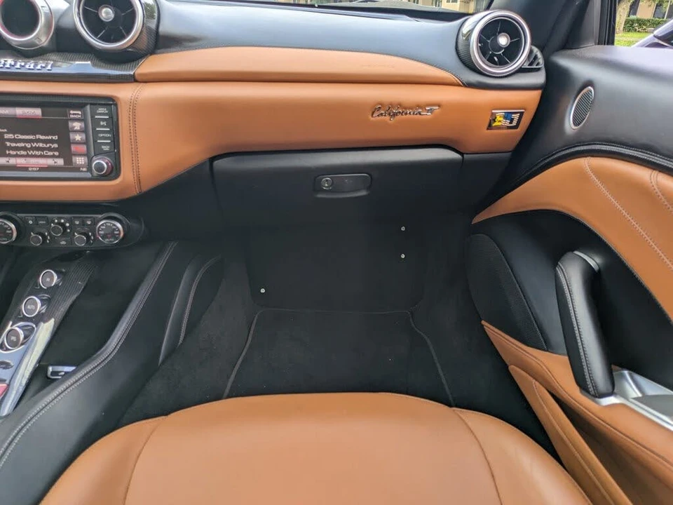 2015 Ferrari California T - Image 19 of 31