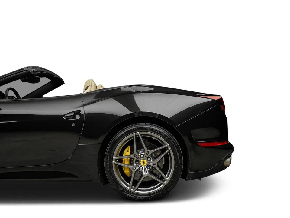 2015 Ferrari California T - Image 24 of 31