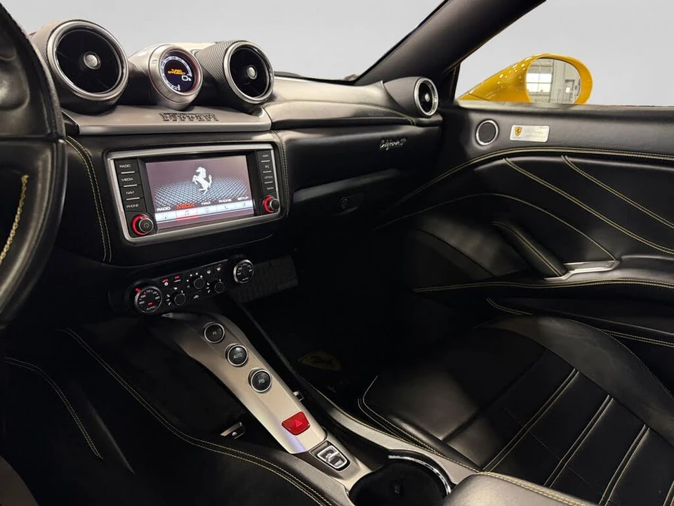 2015 Ferrari California T - Image 21 of 31